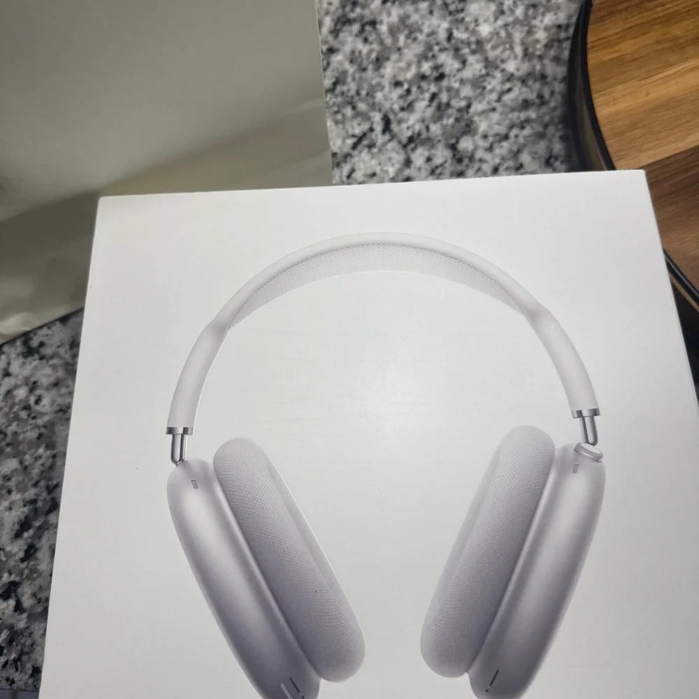 Apple White VR AR Headset with Integrated Display